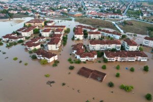 Θεσσαλία: Ανεβαίνει επικίνδυνα η στάθμη στη λίμνη Κάρλα – Διακοπή κυκλοφορίας - εικόνα 2