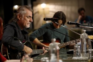 Πυξ Λαξ: Ξεσπά ο Μπάμπης Στόκας - "Όποιος μας ξανασυνδέσει με τέτοια ειδεχθή πράξη, θα μας βρει απέναντι"