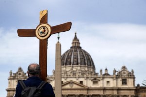 Πάπας Φραγκίσκος: Στη δημοσιότητα οι πρώτες φωτογραφίες με το ανοιχτό φέρετρο - Τι θα γράφει στον τάφο του - εικόνα 4