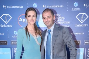 Χριστίνα Μπόμπα: Το εντυπωσιακό φόρεμα με τα σολέιγ που φόρεσε η μητέρα της στη βάφτιση των διδύμων - εικόνα 46