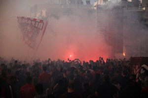 Ο Ολυμπιακός σήκωσε το 46ο πρωτάθλημα στην ιστορία του σε μια μαγευτική φιέστα στο Καραϊσκάκη [Εικόνες - Βίντεο]