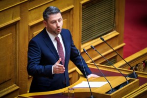 Σκληρή κόντρα Φλωρίδη-Ανδρουλάκη: "Θα κυβερνήσετε τα θρύψαλα του ΣΥΡΙΖΑ και του ΠΑΣΟΚ;" - "Γενιτσαρικά τάγματα στη Βουλή"