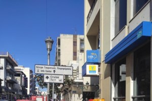 Καραμπόλα στην Κηφισίας με τεσσερα ΙΧ και ένα λεωφορείο