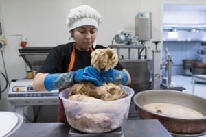 Κυριακή της Τυρινής: Τι γιορτάζουμε σήμερα, τι τρώμε - Τα έθιμα στην Ελλάδα