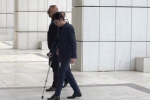 Μένιος Φουρθιώτης: Αθώος για την κλοπή των 200.000 ευρώ από το χρηματοκιβώτιο της Τζούλιας Αλεξανδράτου