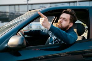 Αδιανόητες εικόνες στους δρόμους της Αθήνας: Οδηγούσε με… παντόφλα στο τιμόνι στην Αργυρούπολη