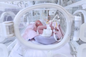 ΑΧΕΠΑ: Σχεδόν διπλάσιες οι νέες εισαγωγές covid στην εφημερία - εικόνα 2