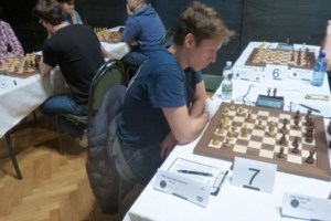 Το "τρομερό παιδί" που κέρδισε Grand Maître στο σκάκι σε ηλικία μόλις 8,5 ετών - Σπάει όλα τα ρεκόρ