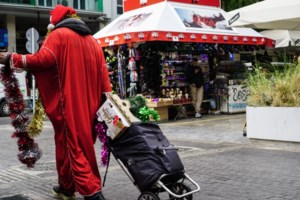 Ποδαρικό με αυξήσεις το 2024: Ποιοι και πόσα θα πάρουν σε δημόσιο - ιδιωτικό τομέα και οι συνταξιούχοι - Αναλυτικά οι κατηγορίες - εικόνα 2