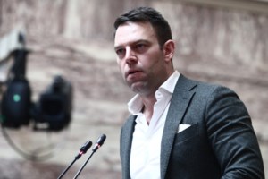 "Καρφί" Κασσελάκη μετά την ψηφοφορία για τα ομόφυλα ζευγάρια: Το… προοδευτικό ΠΑΣΟΚ ξεπέρασε σε συντήρηση τη ΝΔ