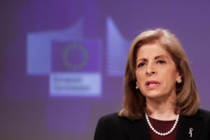 Στον αέρα το πρόγραμμα εμβολιασμού μετά τη σύγκρουση Ε.Ε. και AstraZeneca - Ανησυχητικές καθυστερήσεις