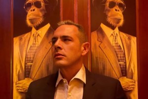 Πάνος Καμμένος: Ξεσάλωσε χορεύοντας "Hot Stuff" με δερμάτινο παντελόνι σε καμπαρέ [Βίντεο] - εικόνα 2