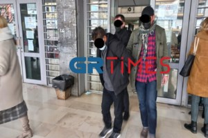 Συγκέντρωση στο Σύνταγμα για τις γυναικοκτονίες - Παρούσα και η μητέρα της Γαρυφαλλιάς [εικόνες] - εικόνα 12