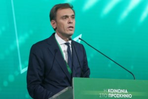 Κριτική Τσίπρα στο ΠΑΣΟΚ: Περίμενα από τον Ανδρουλάκη να βγάλει τον Μάντζο από το ψηφοδέλτιο μετά τις αποκαλύψεις για το fund