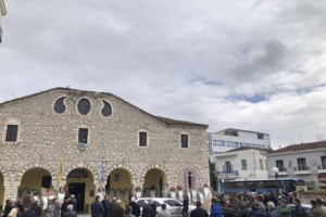 Τραγωδία στα Τέμπη: Ανείπωτος θρήνος στις κηδείες θυμάτων – Σε εξέλιξη η παράδοση των σορών [εικόνες, βίντεο] - εικόνα 23