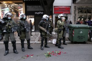 Επίθεση αγνώστων σε υποκατάστημα τράπεζας στη Θεσσαλονίκη [εικόνες - βίντεο] - εικόνα 3