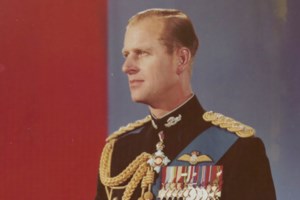 Πρίγκιπας Χάρι: Η εκπληκτική ομοιότητα με τον παππού του, Πρίγκιπα Φίλιππο - Η φωτογραφία από το 1957 - εικόνα 2