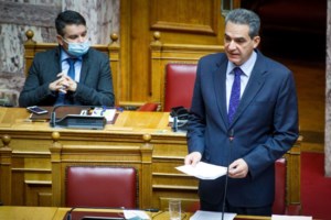 Βουλή: Υπέρ της άρσης ασυλίας του Κώστα Μπάρκα (ΣΥΡΙΖΑ) η Ολομέλεια - Μετά από μήνυση Κουρτάκη