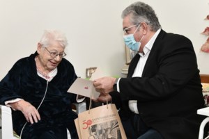 Πρωτοχρονιάτικα κάλαντα στον Κουτσούμπα από την Ήπειρο: "Μόνο ο λαός μπορεί να σώσει τον λαό" [εικόνες - βίντεο]