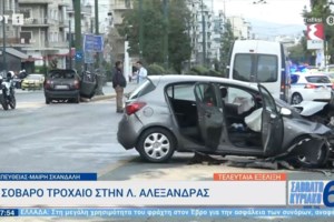 Λ. Αλεξάνδρας: Ντοκουμέντο από το σοβαρό τροχαίο - Παραβίασε κόκκινο και εκσφενδόνισε το άλλο ΙΧ πάνω σε ταξί [Βίντεο] - εικόνα 2