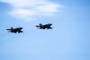 FT: Στο τραπέζι του ΝΑΤΟ πιο επιθετική αντιμετώπιση των ρωσικών drones και του υβριδικού πολέμου - εικόνα 2