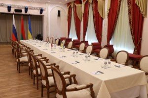 Κίεβο: Χιλιάδες άμαχοι κρύβονται στο Μετρό για να γλιτώσουν από τις ρωσικές βόμβες [συγκλονιστικές εικόνες]