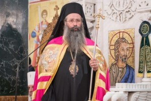 Τα "μασάει" η Αθηνά Λινού για τη Θεία Κοινωνία: Το κουταλάκι είναι θέμα πίστης και απόφαση του Πατριαρχείου