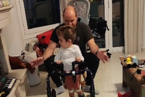 Μικρός Παναγιώτης – Ραφαήλ: Στέλνει μήνυμα αισιοδοξίας - Εύχεται "Καλά Χριστούγεννα" με ένα συγκινητικό βίντεο