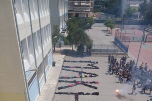 Μυστήριο με την αυτοκτονία 14χρονου στον Κολωνό: Είχε ανοιχτή την κάμερα του κινητού πριν κρεμαστεί;