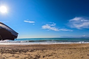 Καιρός: Οι Αλκυονίδες φέρνουν λιακάδα και 20 βαθμούς στην καρδιά του χειμώνα - Πόσο θα διαρκέσουν