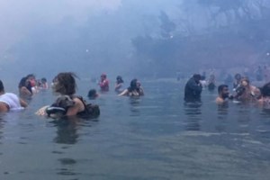 Μάτι: Τον έβλεπα να καίγεται ζωντανός... Η τελευταία του λέξη ήταν "γιατί" - Συγκλονίζει η Ιρλανδή που έκανε γαμήλιο ταξίδι