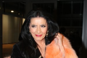 Η Ζωζώ Σαπουντζάκη έχει γενέθλια και η Φίνος Φιλμ της εύχεται "Χρόνια πολλά" με ένα βίντεο στα social media