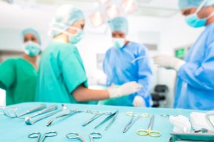 Σάλος στη Νέα Υόρκη για τον "σαδιστή ουρολόγο με το παπιγιόν" που κακοποίησε 300 άνδρες - Θύματά του και παιδιά