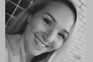 Απίστευτο: Έπεσε φωτιστικό πάνω σε κεφάλι καθηγήτριας σε Γυμνάσιο της Ραφήνας