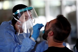 Καβάλα: Επιστροφή στην πατρίδα τους για οικογένεια Σέρβων- Μετά τον γιο, διαγνώστηκε θετικός και ο πατέρας - εικόνα 2