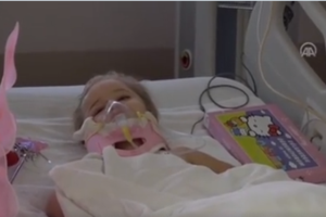 Σεισμός στη Σμύρνη: Αυτό είναι το τετράχρονο "αγγελούδι" που βγήκε ζωντανό από τα χαλάσματα - 4 μέρες μετά τα Ρίχτερ [βίντεο] - εικόνα 10