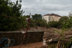 Κακοκαιρία Ιανός: Συγκλονιστική μαρτυρία κατοίκου της Ασσου: Πρέπει να έρθουν να μας ξεθάψουν - εικόνα 17