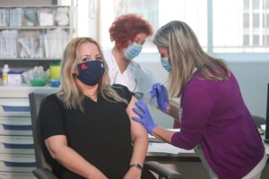 Καταγγελίες για ακύρωση εμβολιασμών σε υγειονομικούς σε 15 νοσοκομεία της χώρας - εικόνα 3