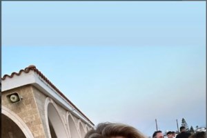 Άντζελα Γκερέκου: Χόρεψε "το φεγγάρι πάνω Θεέ μου" του Τόλη Βοσκόπουλου στον γάμο του Αντρέα Γεωργίου και αποθεώθηκε - εικόνα 2