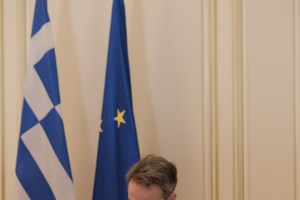 Μητσοτάκης στο Νταβός: "Θα πιέσουμε τις εταιρείες να παραδώσουν γρήγορα τα εμβόλια"