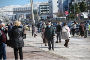 Νέες οδηγίες του ECDC: Ακόμα και χωρίς μάσκα και αποστάσεις οι συναντήσεις πλήρως εμβολιασμένων ατόμων