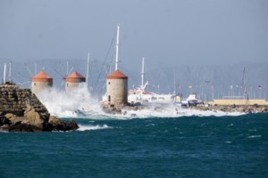 Medicane: Τι είναι ο μεσογειακός κυκλώνας που απειλεί και την Ελλάδα - Οι ειδικοί προειδοποιούν