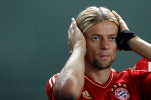 Ηρώ Καριοφύλλη: Η συγκίνηση της δημοσιογράφου και η βοήθεια από ηλικιωμένο Ουκρανό [βίντεο]