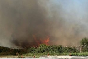 Φωτιά στη Λέσβο: Μεγάλη αναζωπύρωση της πυρκαγιάς στον Λαγκαδά - Εκκενώνεται η Βρίσα