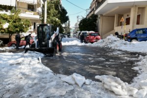 Αρκαλοχώρι: Μια ακόμη δύσκολη νύχτα για τους σεισμόπληκτους – "Έμπαζαν" νερά οι οικίσκοι - εικόνα 2