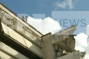 Κολωνός όπως... Βενετία: Βγήκαν με κανό στους πλημμυρισμένους δρόμους [εικόνες] - εικόνα 3