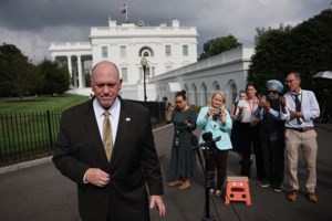 Ο Τραμπ τελειώνει τον "μικρό Ναπολέοντα" της ICE και βάζει τον "τσάρο των συνόρων" να ηρεμήσει τη Μινεάπολη - εικόνα 5