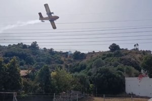 Φωτιά στη Ναύπακτο: Ντοκουμέντο με το σπασμένο φτερό του Canadair που χτύπησε σε δέντρο - Πώς αποφεύχθηκε η τραγωδία [εικόνα, βίντεο] - εικόνα 2