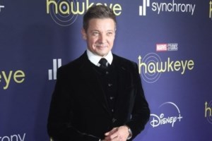 Στο νοσοκομείο παραμένει ο Τζέρεμι Ρένερ: Το "ευχαριστώ" του στους γιατρούς [εικόνα] - εικόνα 2