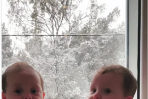 Χριστίνα Μπόμπα: Οι δίδυμες Αριάνα και Φιλίππα φόρεσαν το ίδιο αξεσουάρ με τη μαμά τους - εικόνα 4